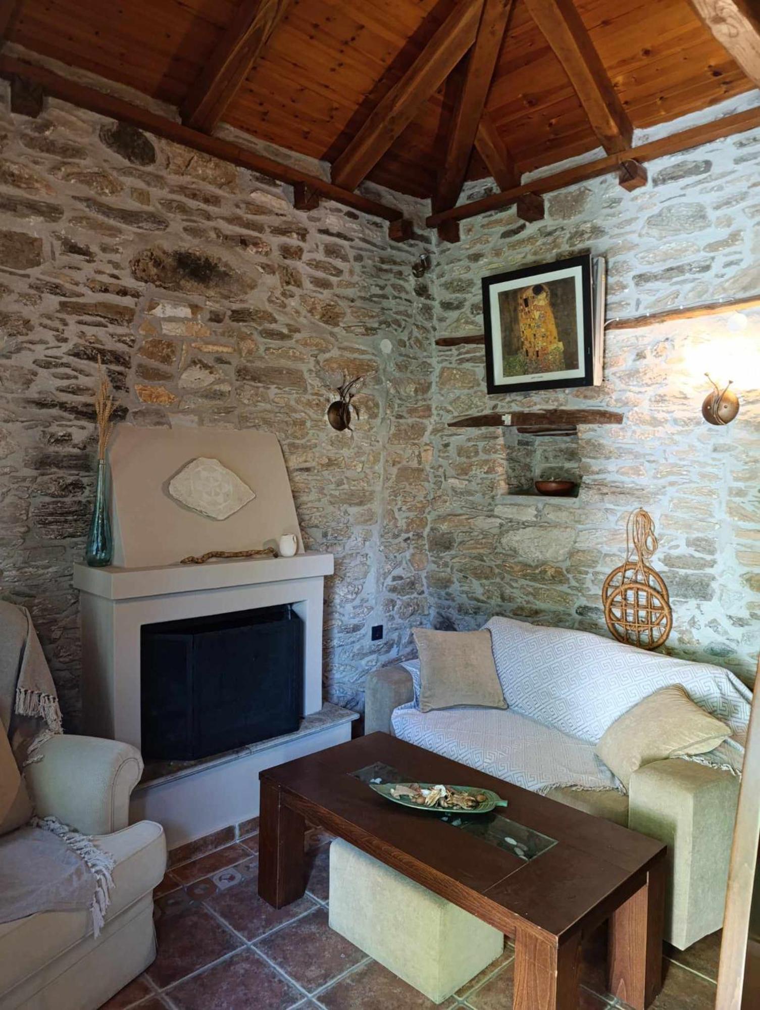 Μountain Whispers Appartement Mourésion Buitenkant foto