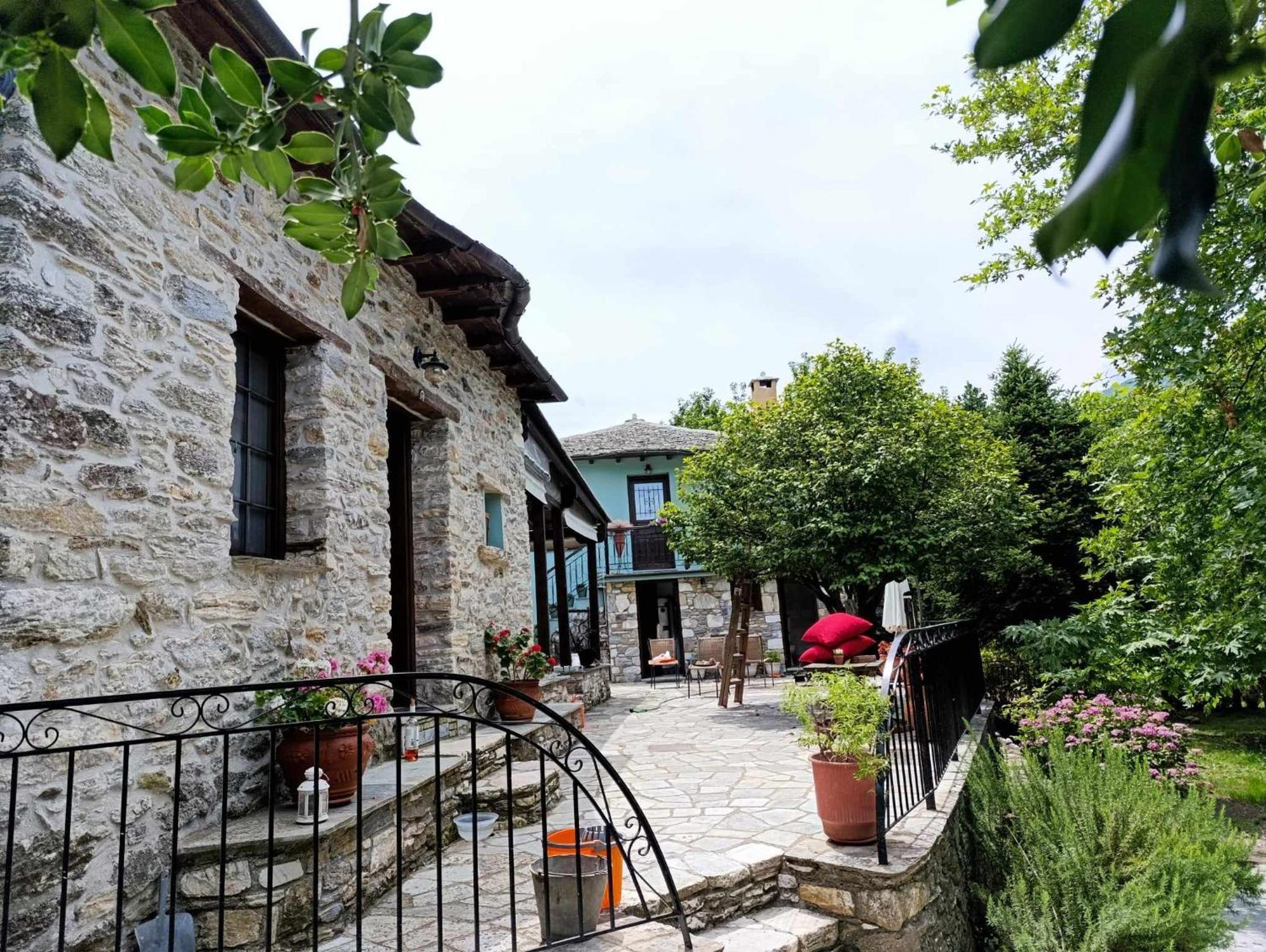Μountain Whispers Appartement Mourésion Buitenkant foto